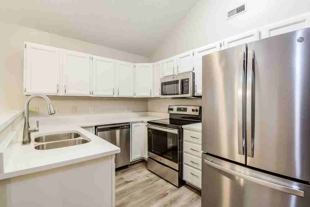 8867 Sundrop Rd - Photo 7 of 16
