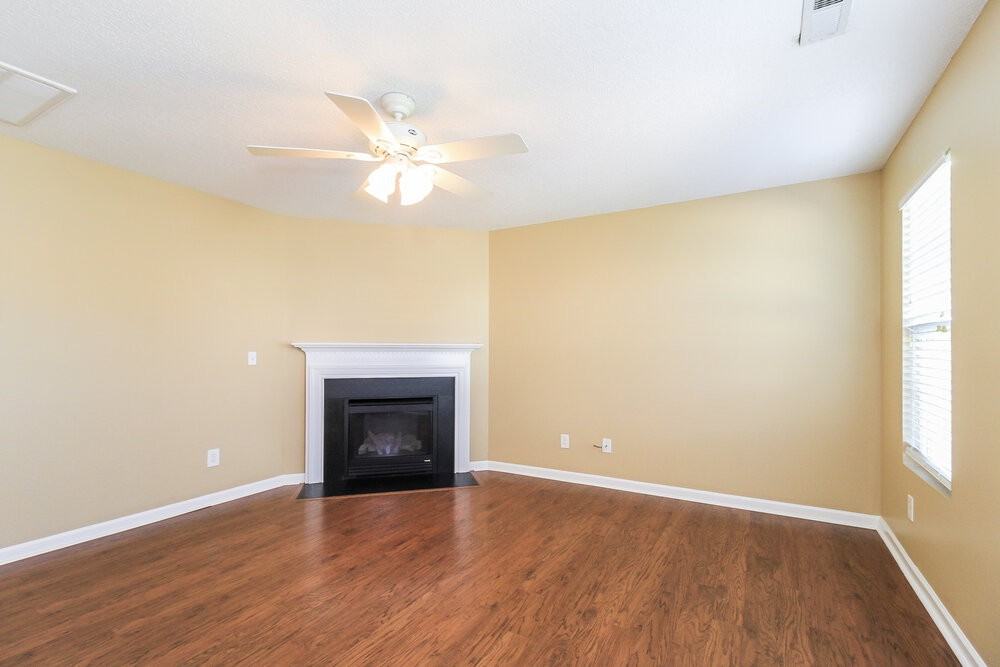 300 Creekview Dr - Photo 4 of 25