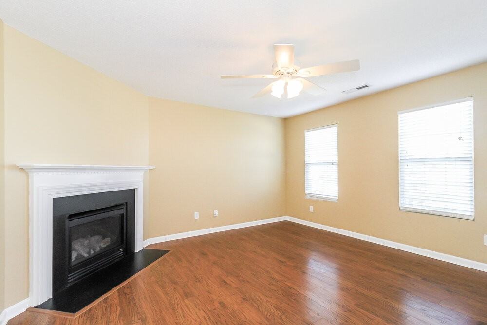 300 Creekview Dr - Photo 6 of 25