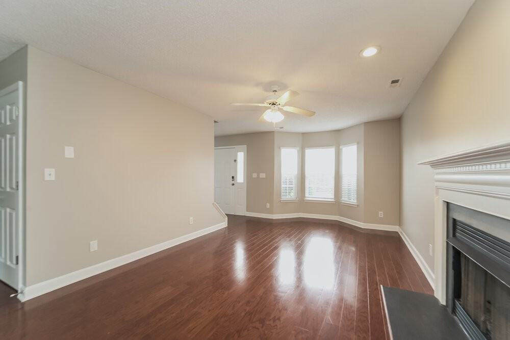11210 Silver Glen Ln - Photo 7 of 16