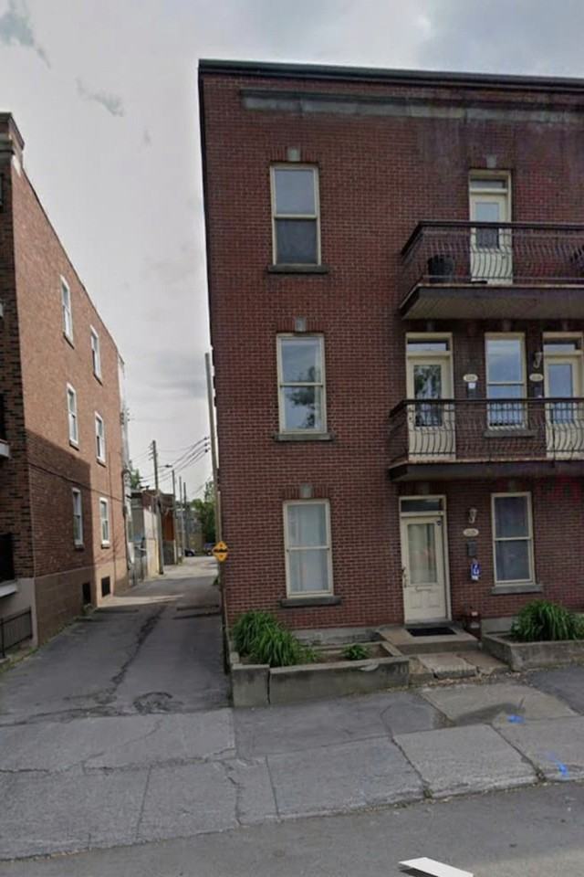 4010 Rue Hochelaga #1240235P - Photo 2 of 35