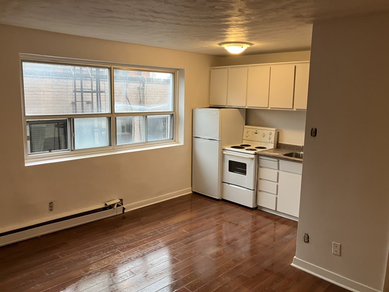 192 Somerset Street West #9 - Photo 6 of 17