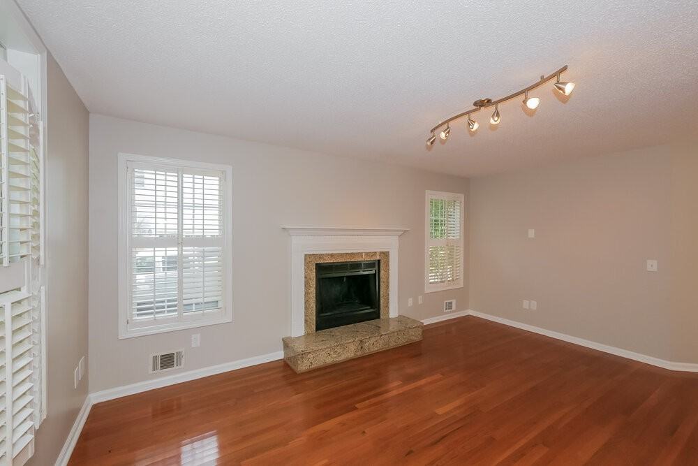 135 Masters Dr - Photo 5 of 17