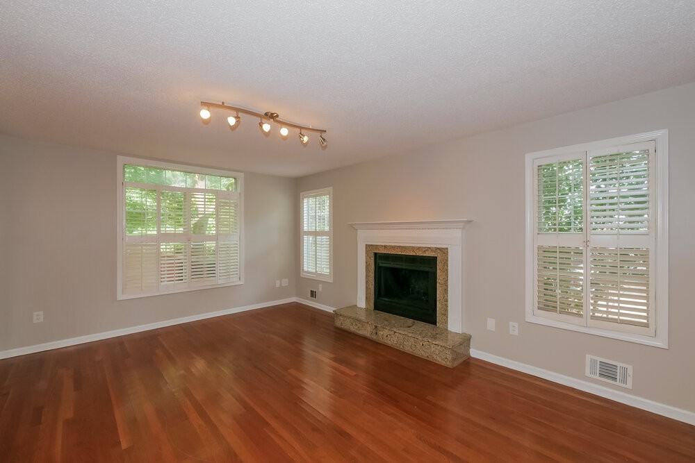 135 Masters Dr - Photo 7 of 17