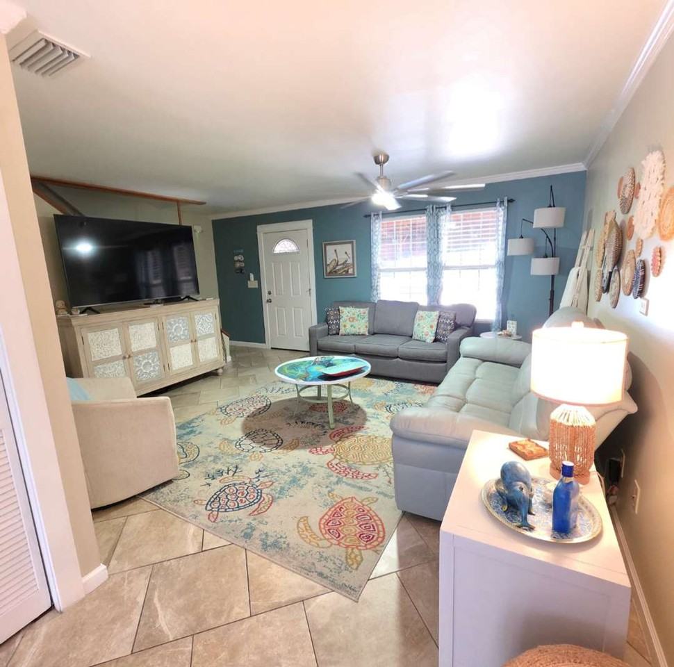 7405A Beach Dr #1355031P - Photo 2 of 42