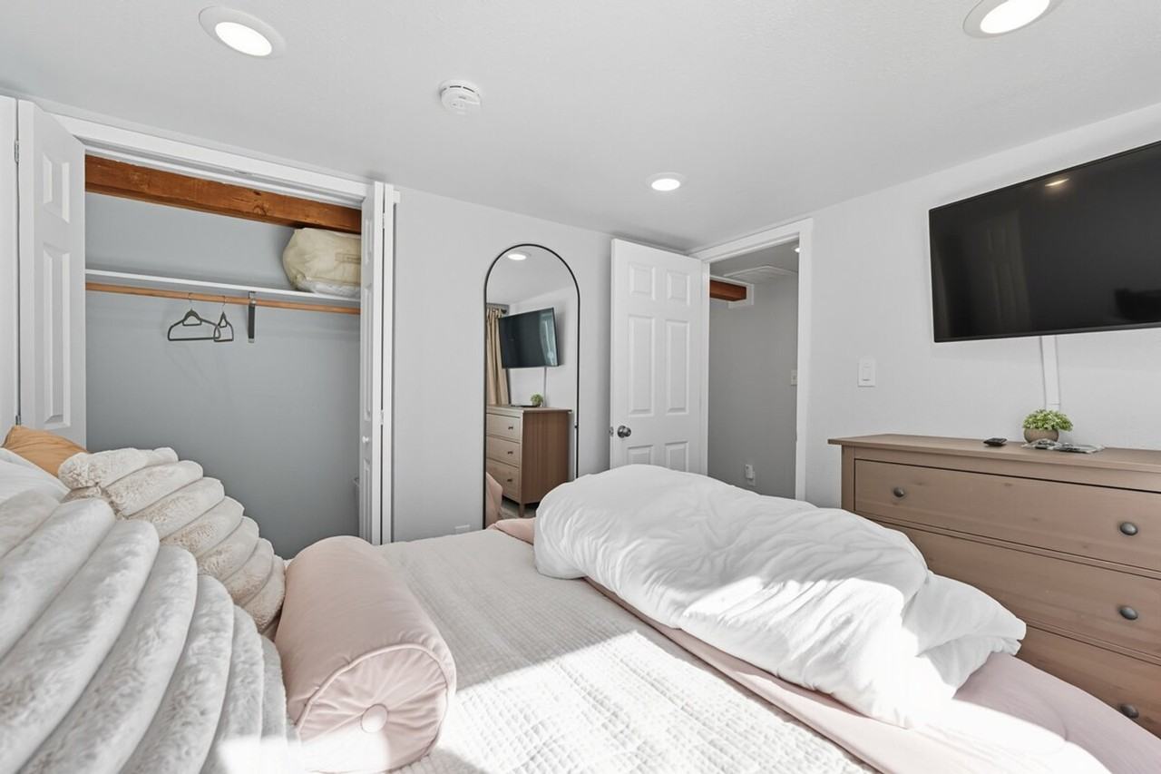 1123 Prosser Ave #1324036P - Photo 5 of 40