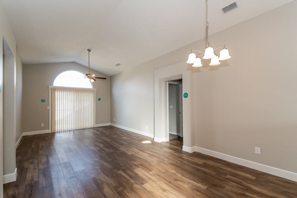 1544 Slash Pine Ct - Photo 4 of 15