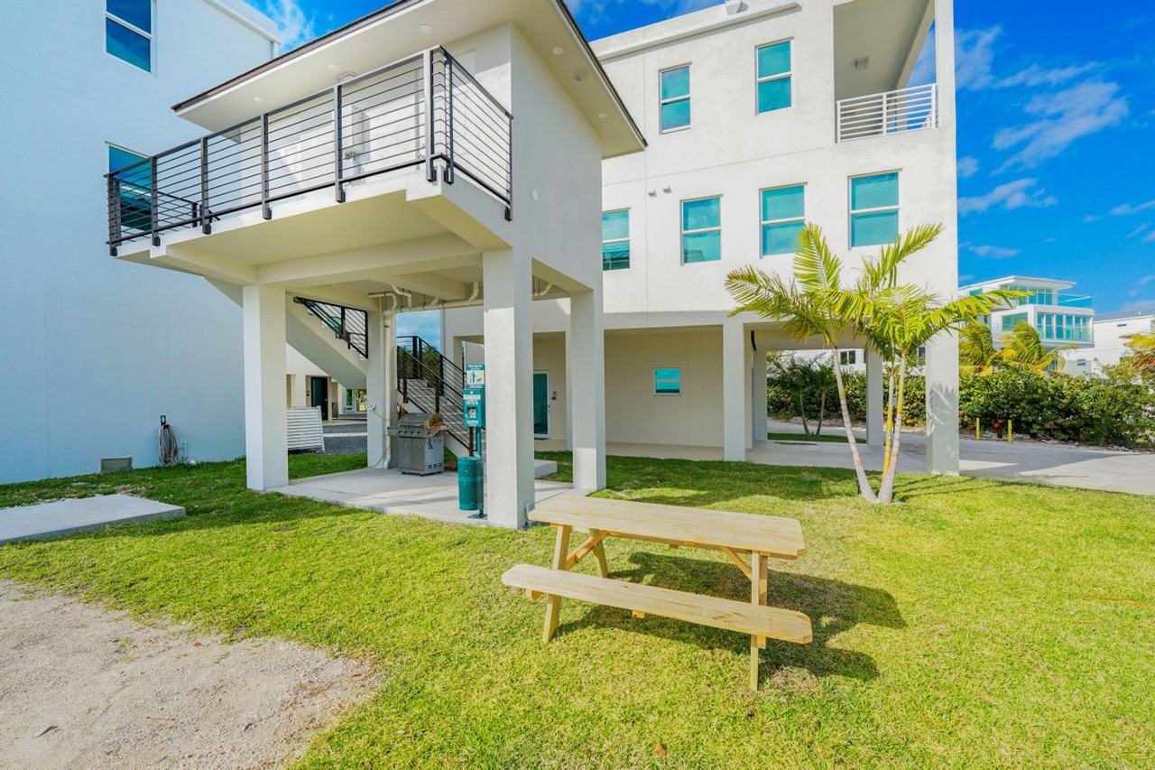 99 Seaside Ave #1369658P - Photo 2 of 50