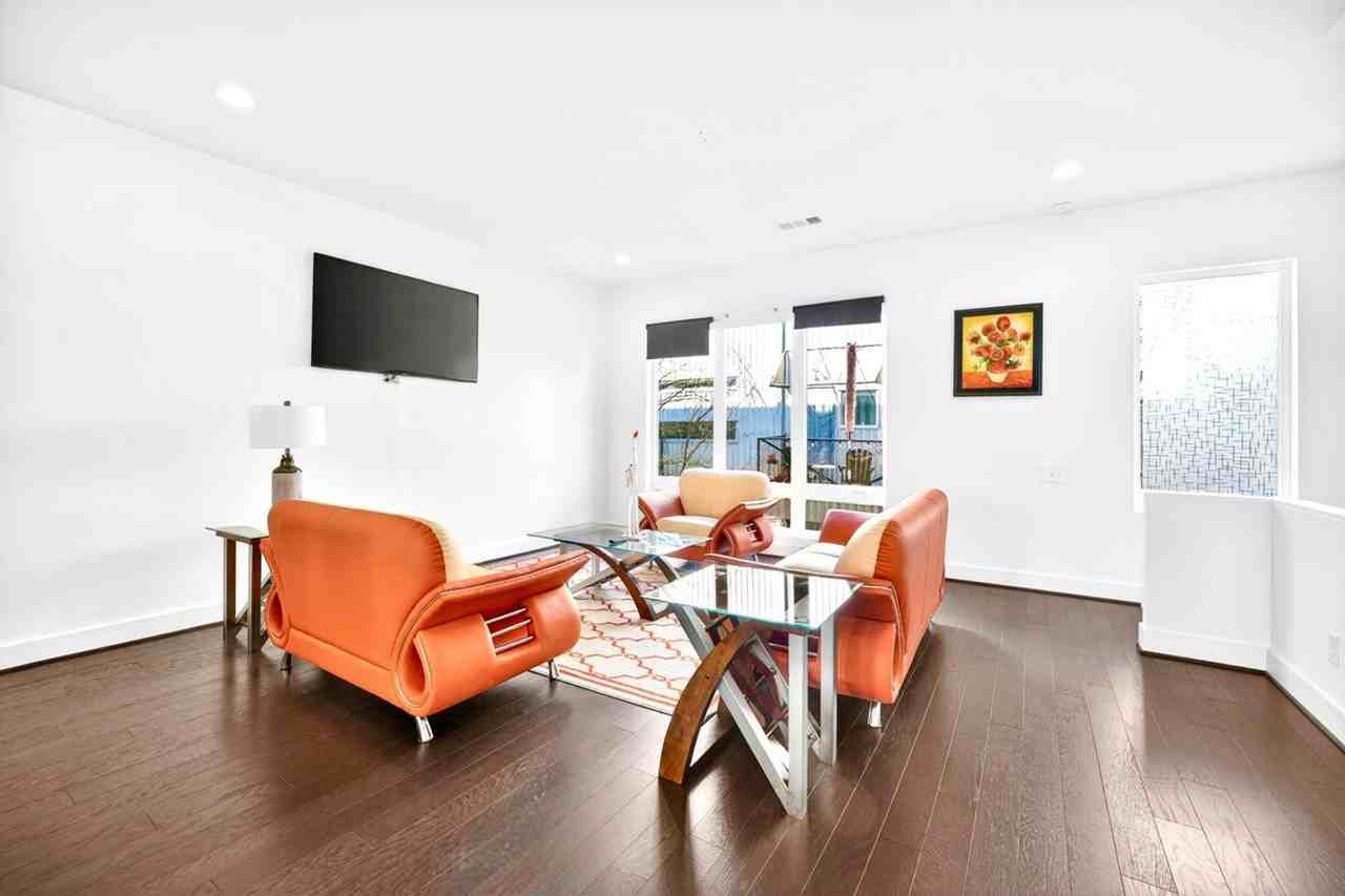 1680 Memorial Dr Se #1388269P - Photo 4 of 50