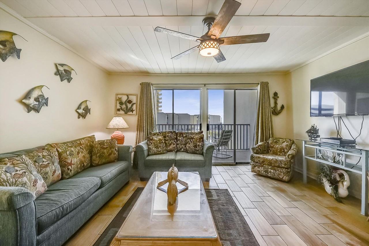 2858 Joan Ave #1523343P - Photo 3 of 25