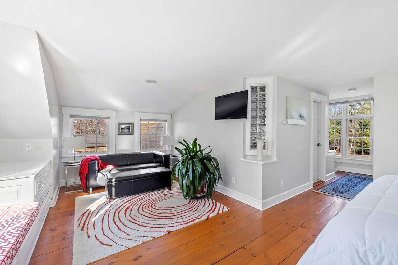 12 Chapman Ln #1532204P - Photo 7 of 38
