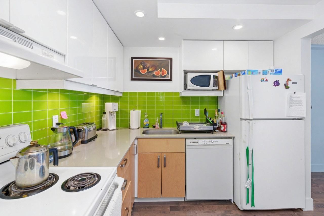 665 East 6th Ave #1532872P - Photo 6 of 11