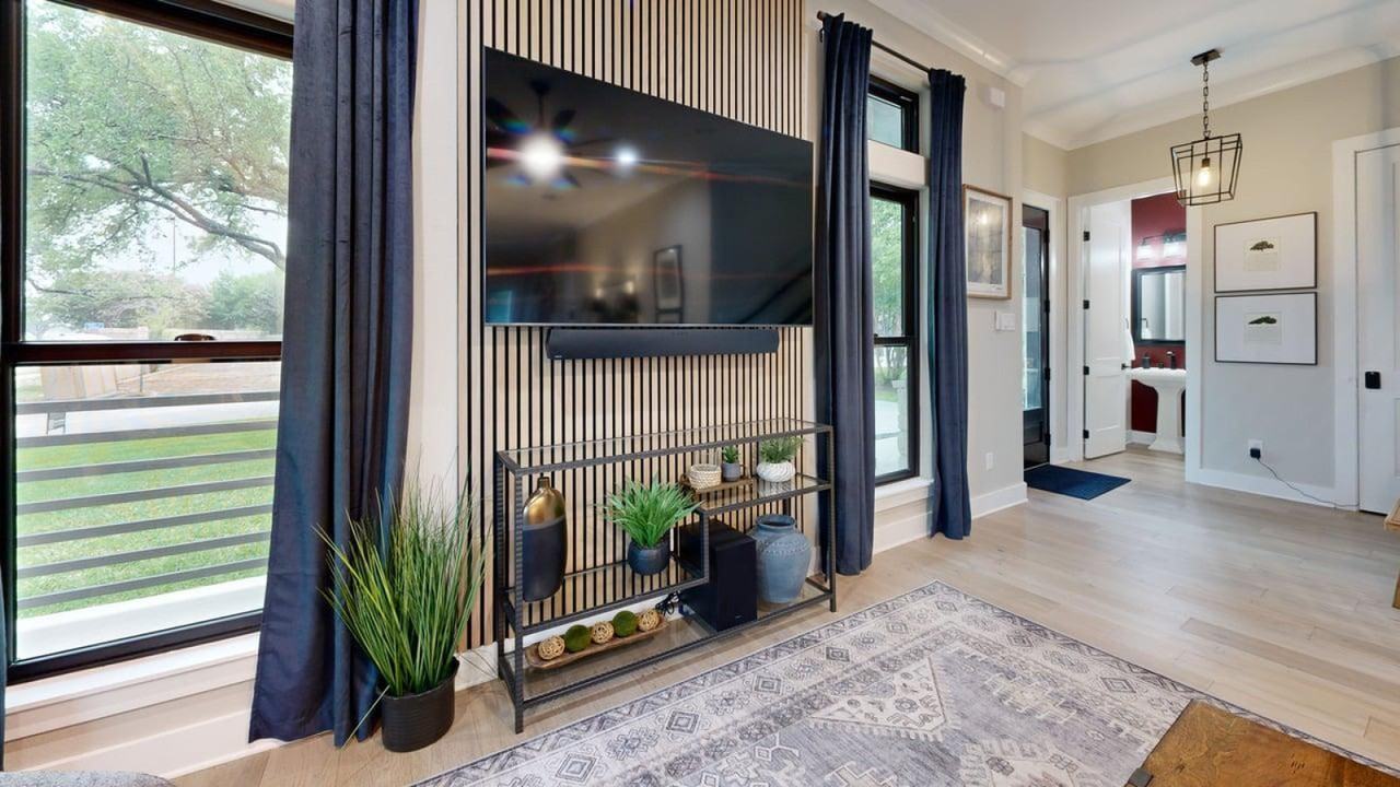 100 Moss St #1532879P - Photo 5 of 32