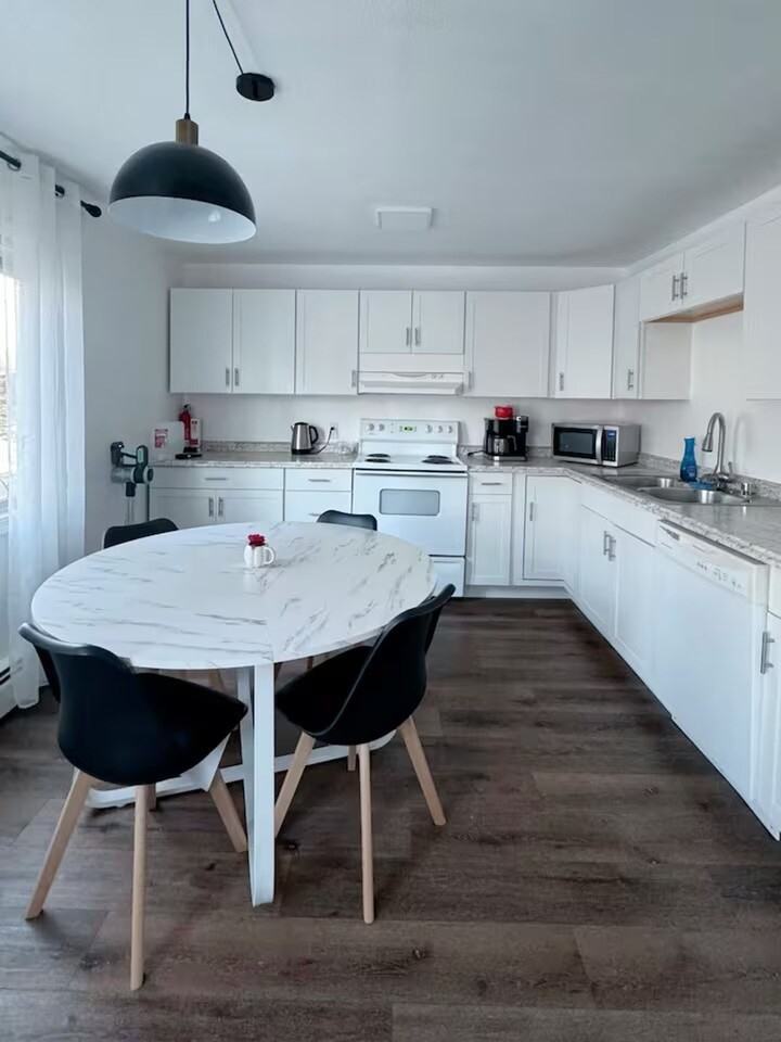 3811 Spenard Rd #1537057P - Photo 4 of 8