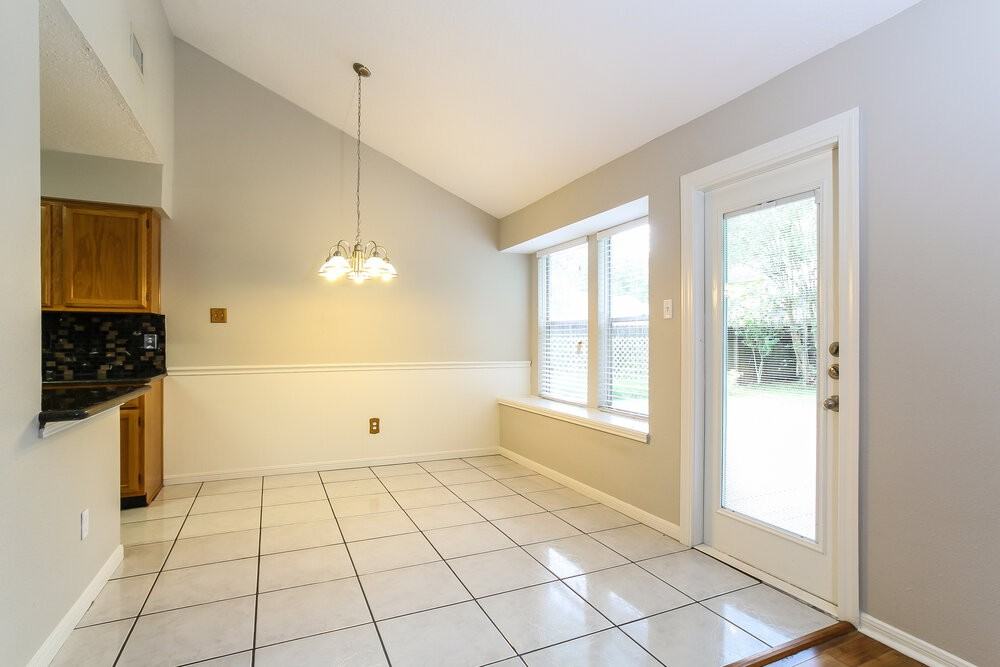 5207 Village Springs Dr - Photo 3 of 15