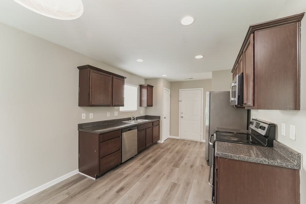 5512 Twin Brook Dr - Photo 7 of 17
