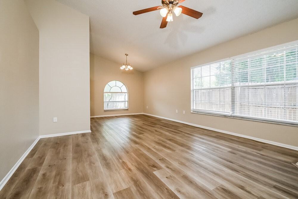 1336 Mohrlake Dr - Photo 4 of 16