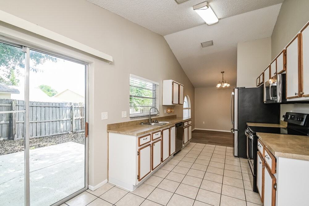 1336 Mohrlake Dr - Photo 7 of 16