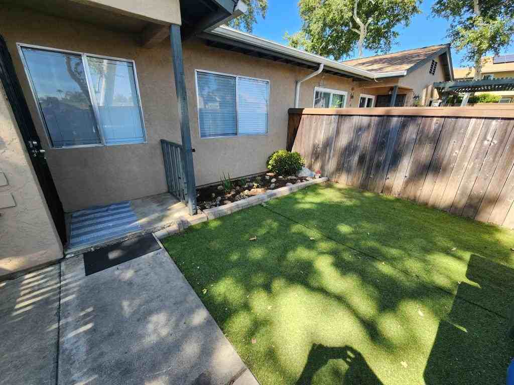 10237 Alphonse St - Photo 2 of 19