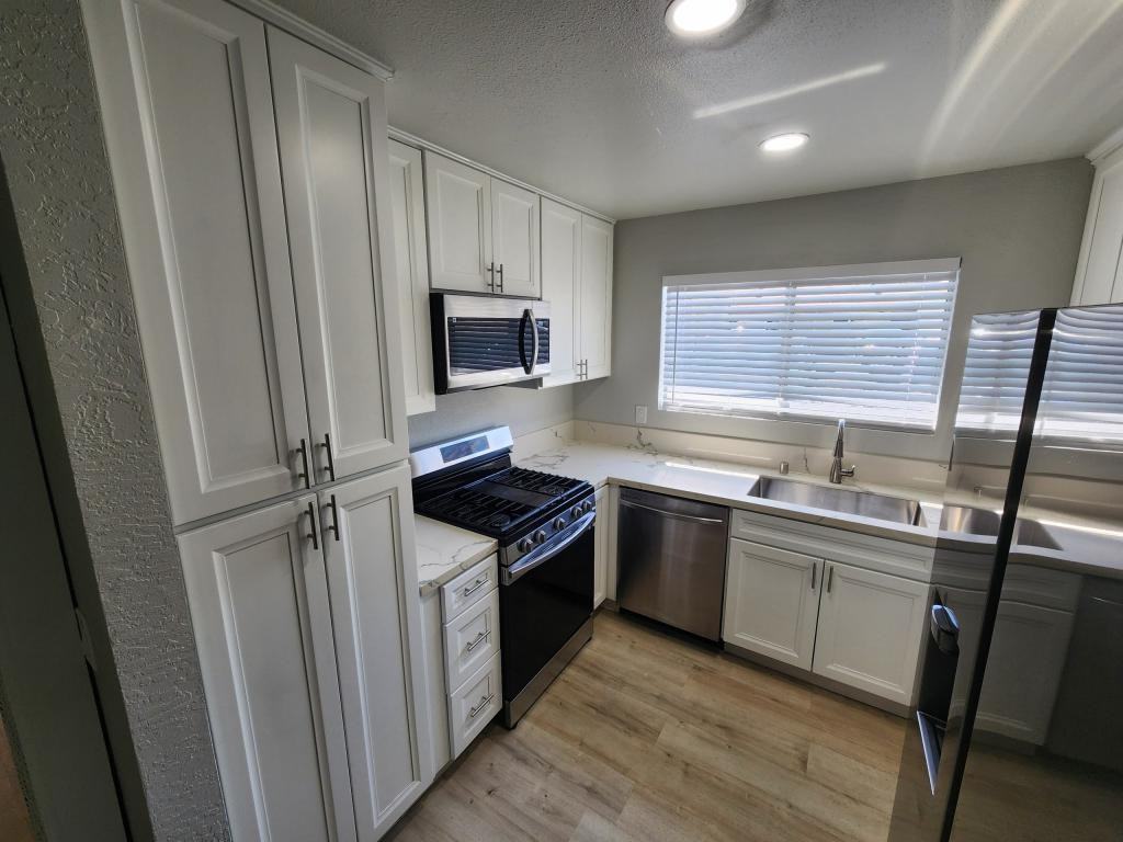 10237 Alphonse St - Photo 3 of 19