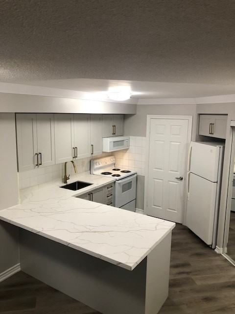 3880 Duke of York Boulevard #601 - Photo 5 of 31