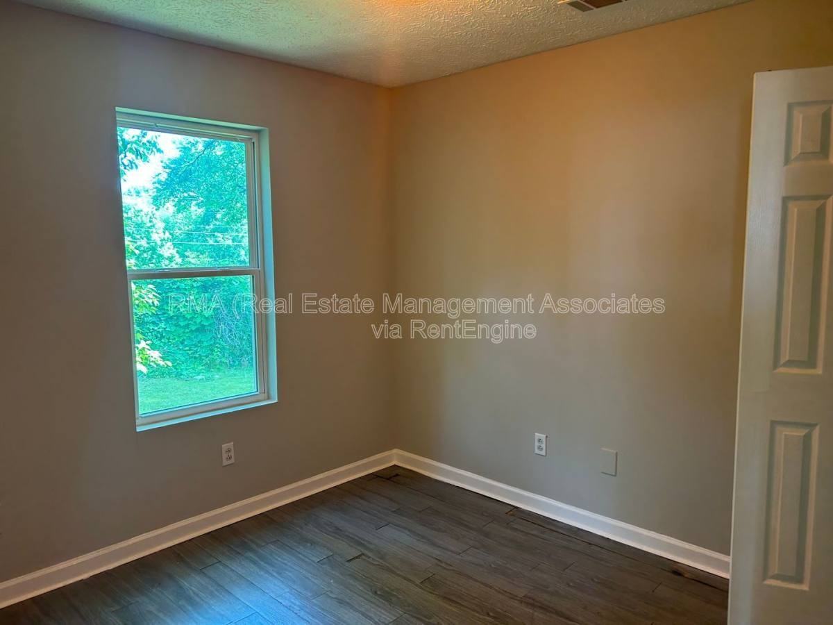 305 E Quilly St - Photo 2 of 2