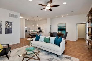 Avenue 80 - Photo 1 of 1