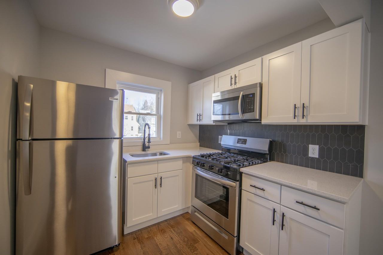 141 6th St #1 - Photo 4 of 16