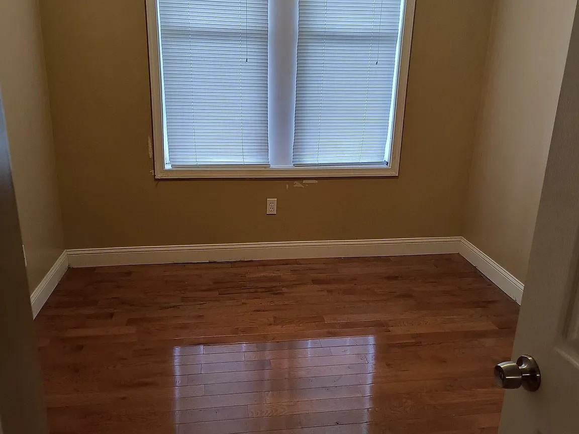 1616 W Glenwood Ave #1 - Photo 4 of 10