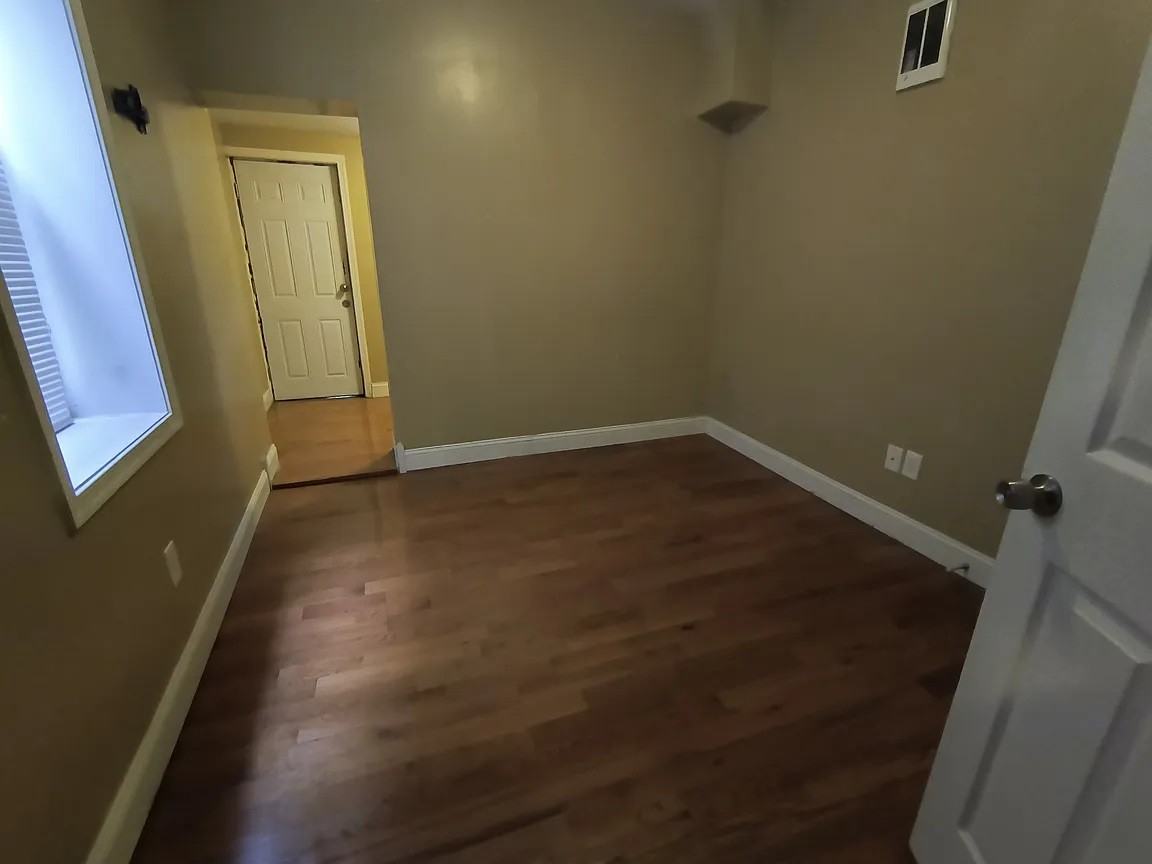1616 W Glenwood Ave #1 - Photo 5 of 10