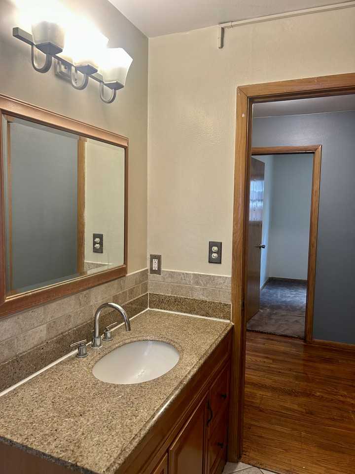 8055 W Beckett Ave - Photo 2 of 5