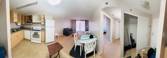 403 Regent Avenue West - Photo 2 of 7