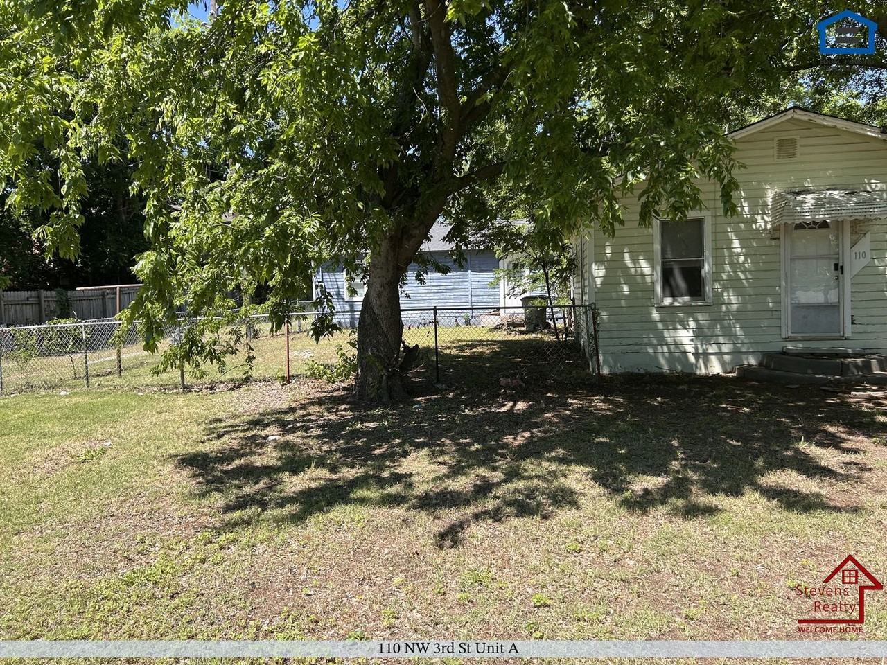 110 Nw 3rd St #A - Photo 3 of 17