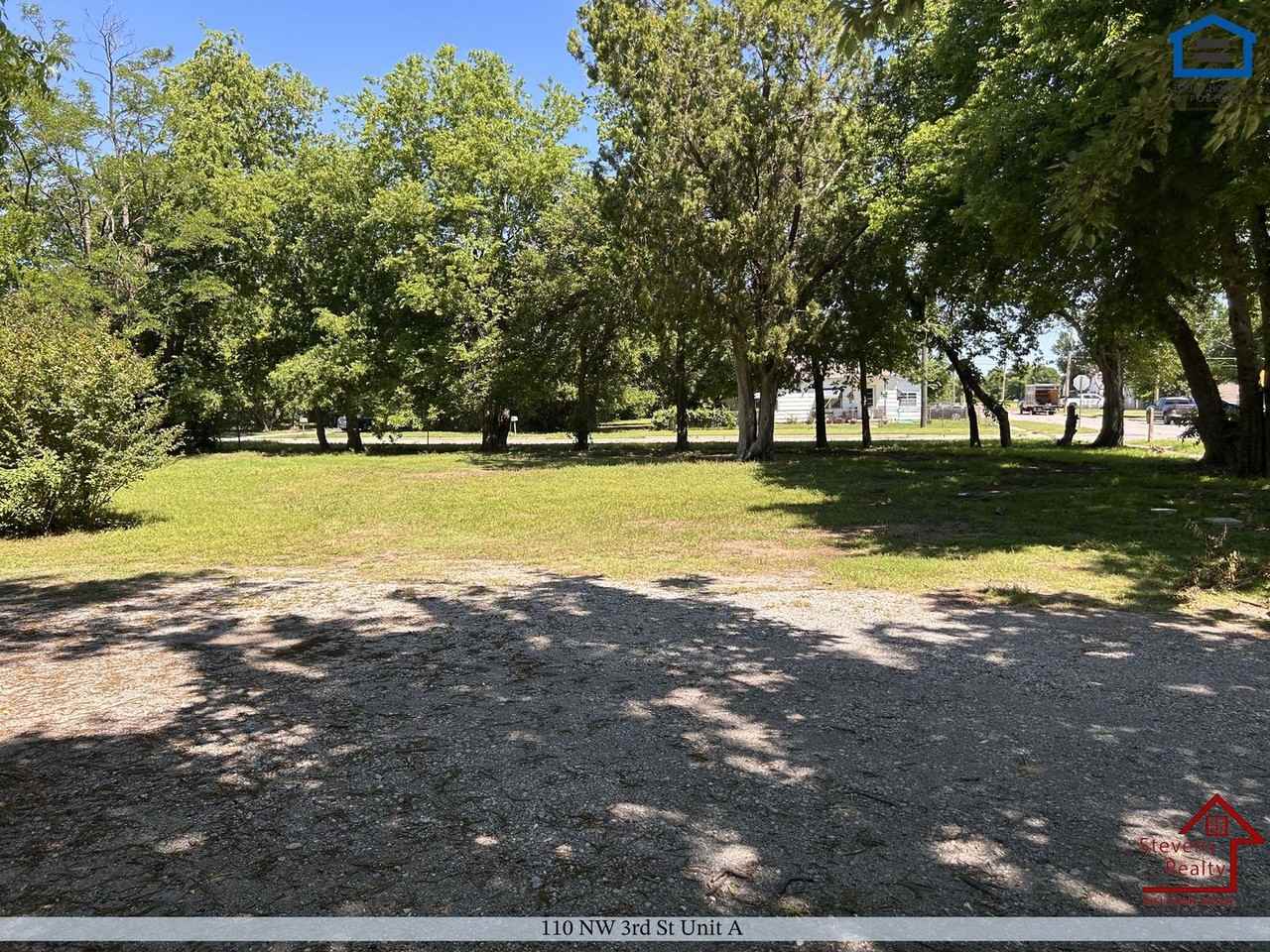 110 Nw 3rd St #A - Photo 4 of 17
