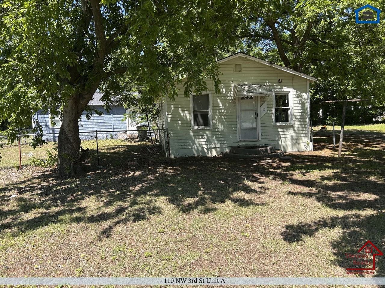 110 Nw 3rd St #A - Photo 2 of 17