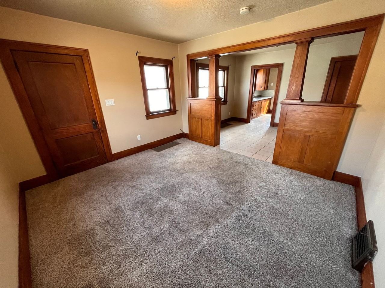 915 W 12th St - Photo 2 of 37