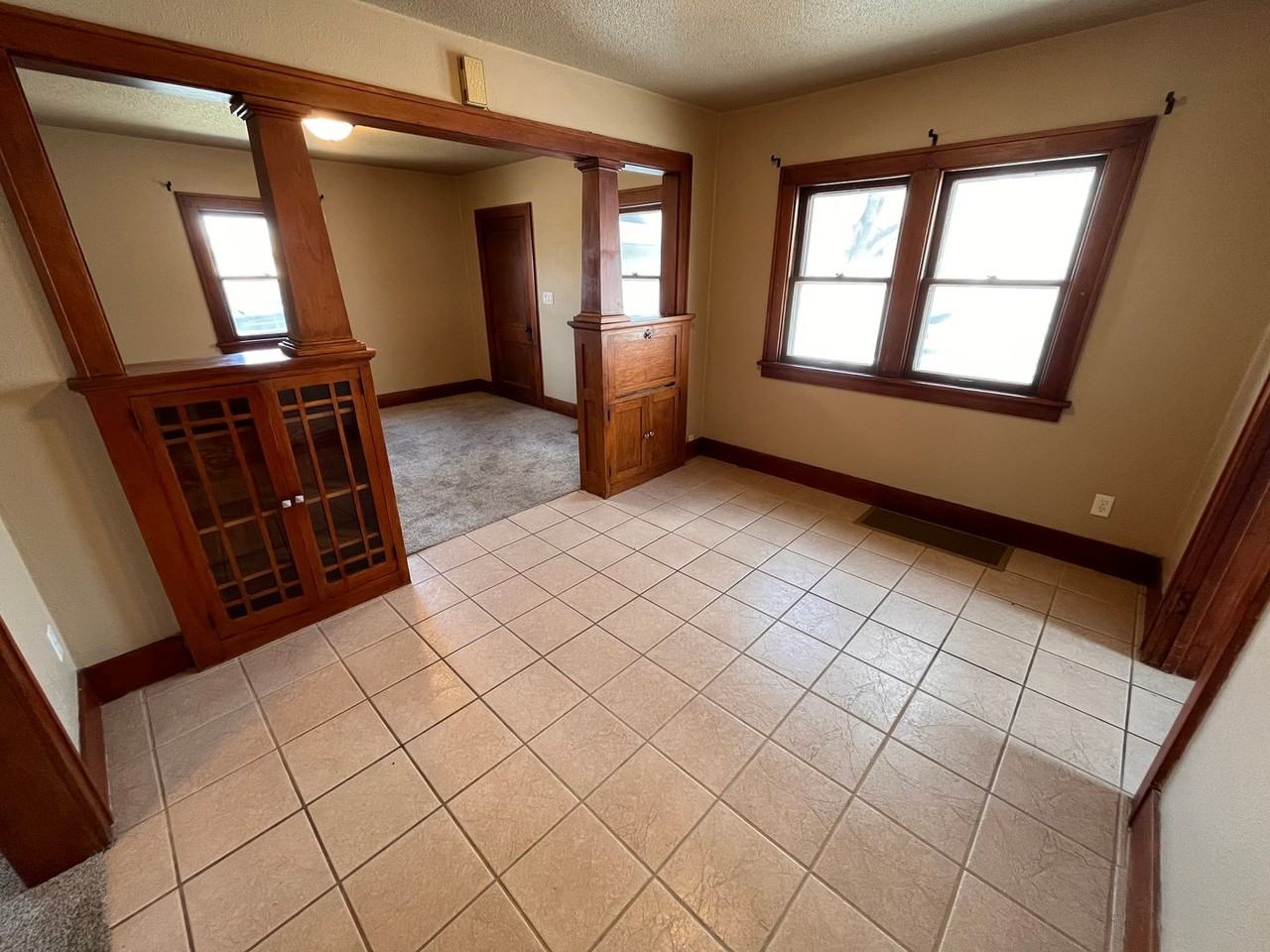 915 W 12th St - Photo 5 of 37