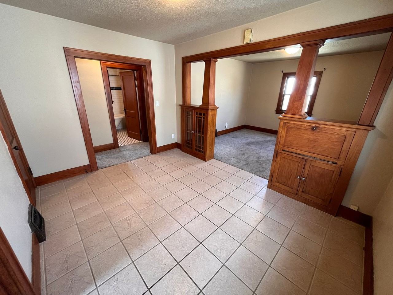 915 W 12th St - Photo 6 of 37