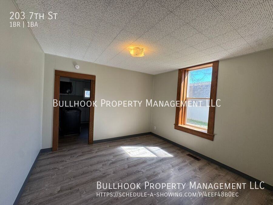203 7th St - Photo 7 of 11