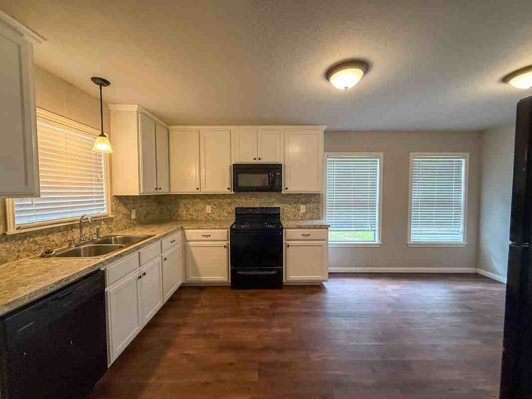 3604 Torrance St - Photo 4 of 26