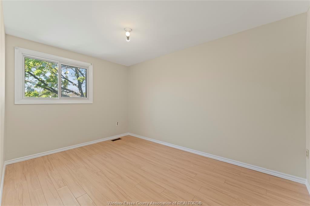 5512 Coronation Avenue - Photo 6 of 8