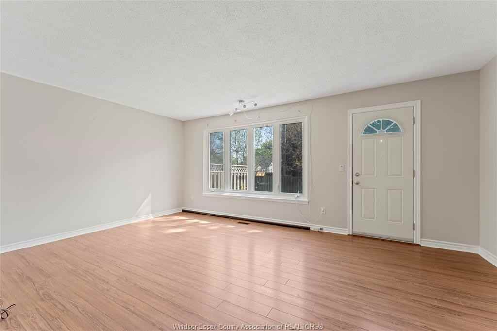 5512 Coronation Avenue - Photo 2 of 8