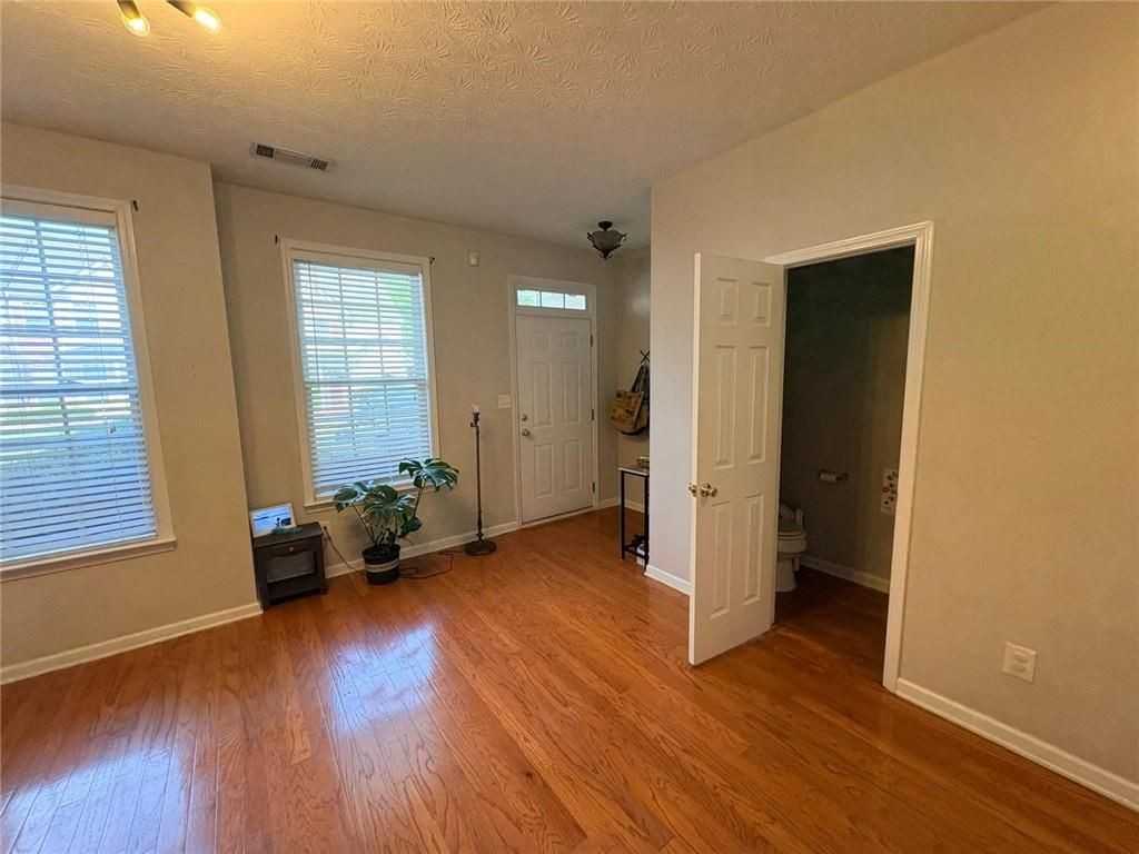 3082 Kentmere Dr - Photo 2 of 23