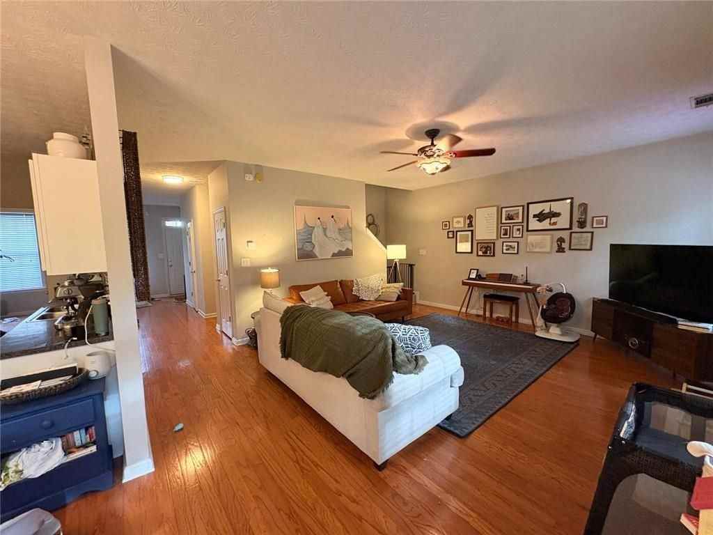 3082 Kentmere Dr - Photo 4 of 23