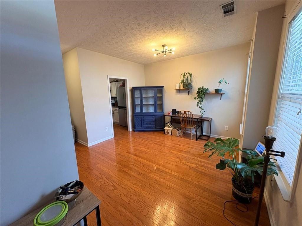 3082 Kentmere Dr - Photo 7 of 23