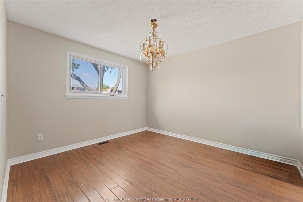 5512 Coronation Avenue - Photo 4 of 8