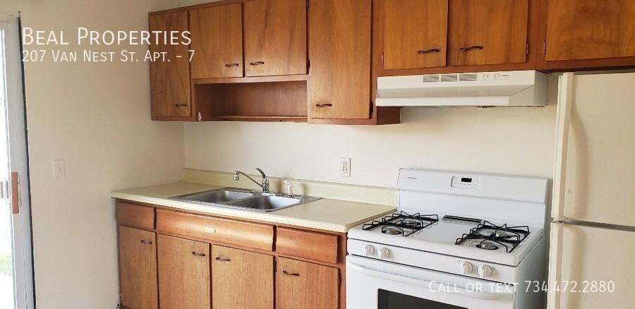 207 Van Nest St #7 - Photo 6 of 11