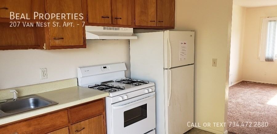 207 Van Nest St #7 - Photo 7 of 11