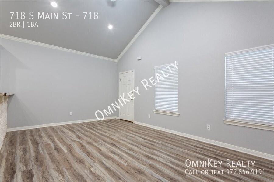 718 S Main St #718 - Photo 3 of 24