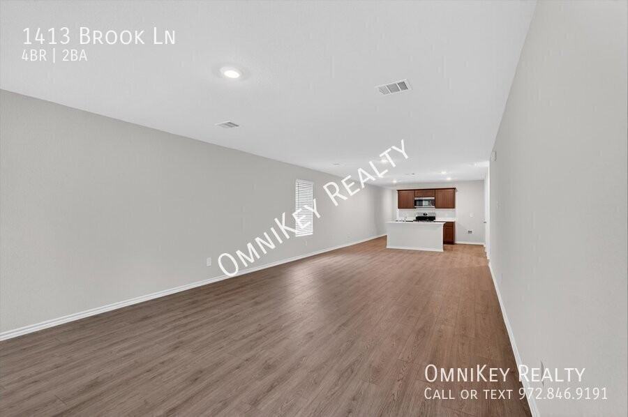 BROOK & - Photo 2 of 24